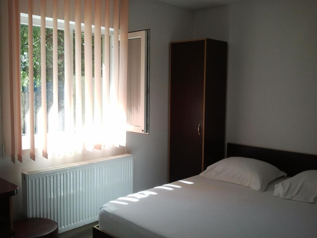 Jr Motel Отопень Номер фото