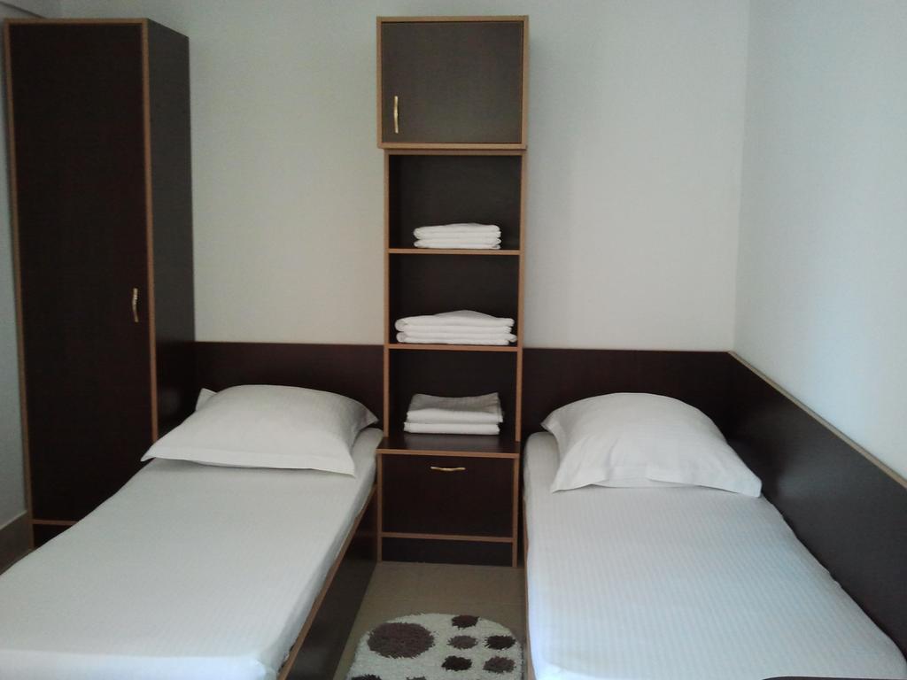 Jr Motel Отопень Номер фото