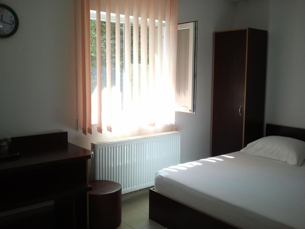 Jr Motel Отопень Номер фото