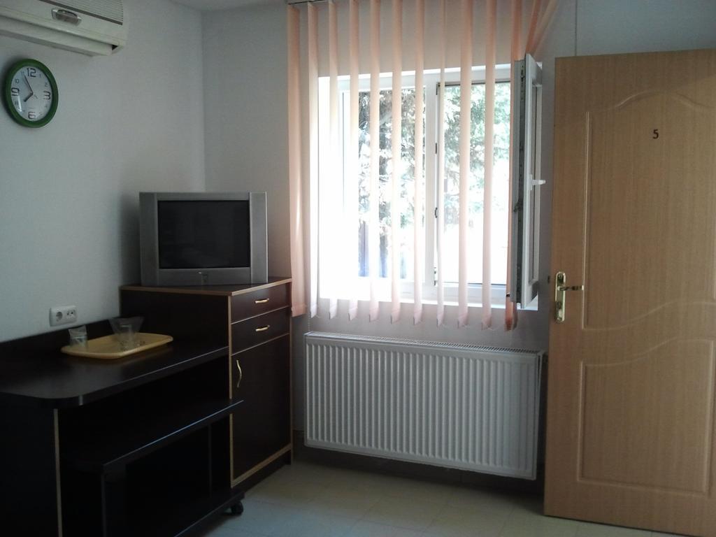 Jr Motel Отопень Номер фото