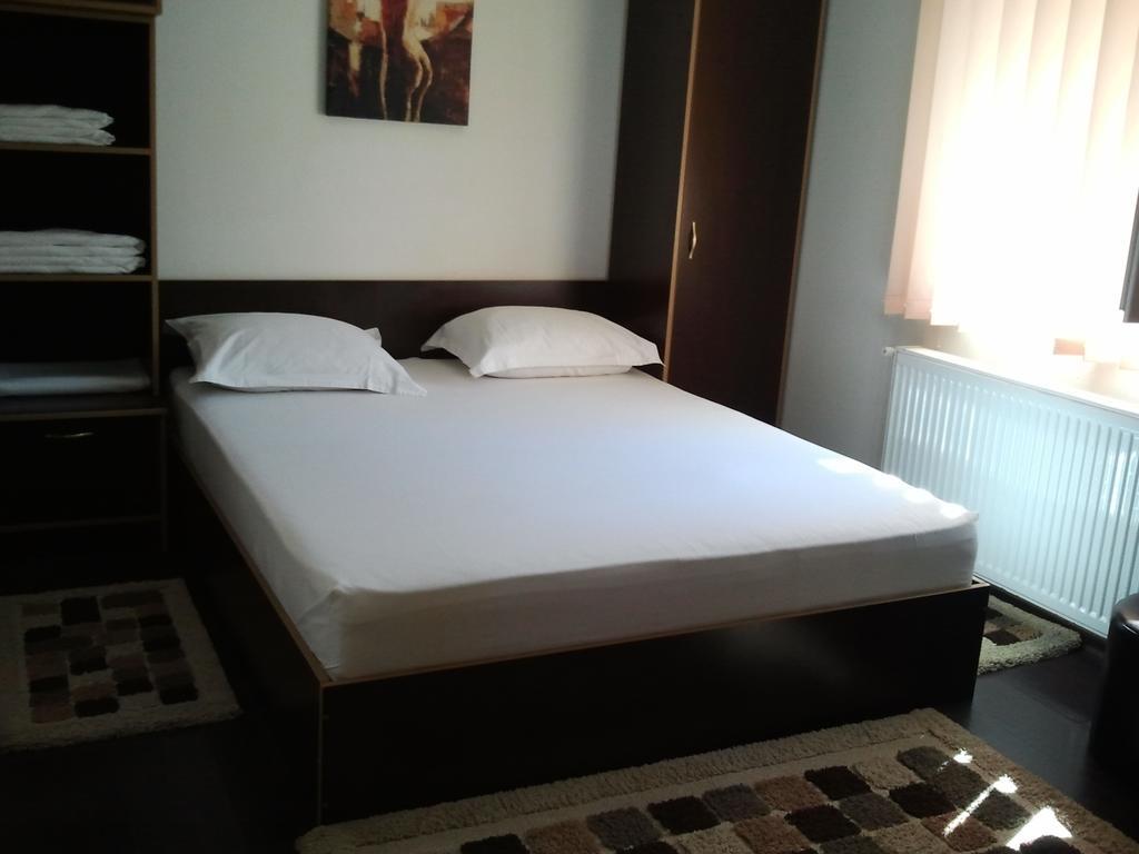 Jr Motel Отопень Номер фото